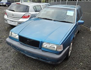 Lot-13-–-1996-Blue-Volvo-station-wagon-.2.jpg