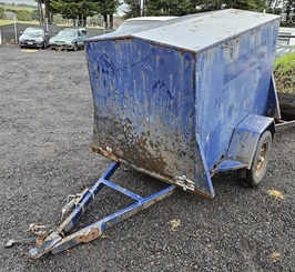 Lot-7-–-Blue-Enclosed-Box-trailer-.2.jpg